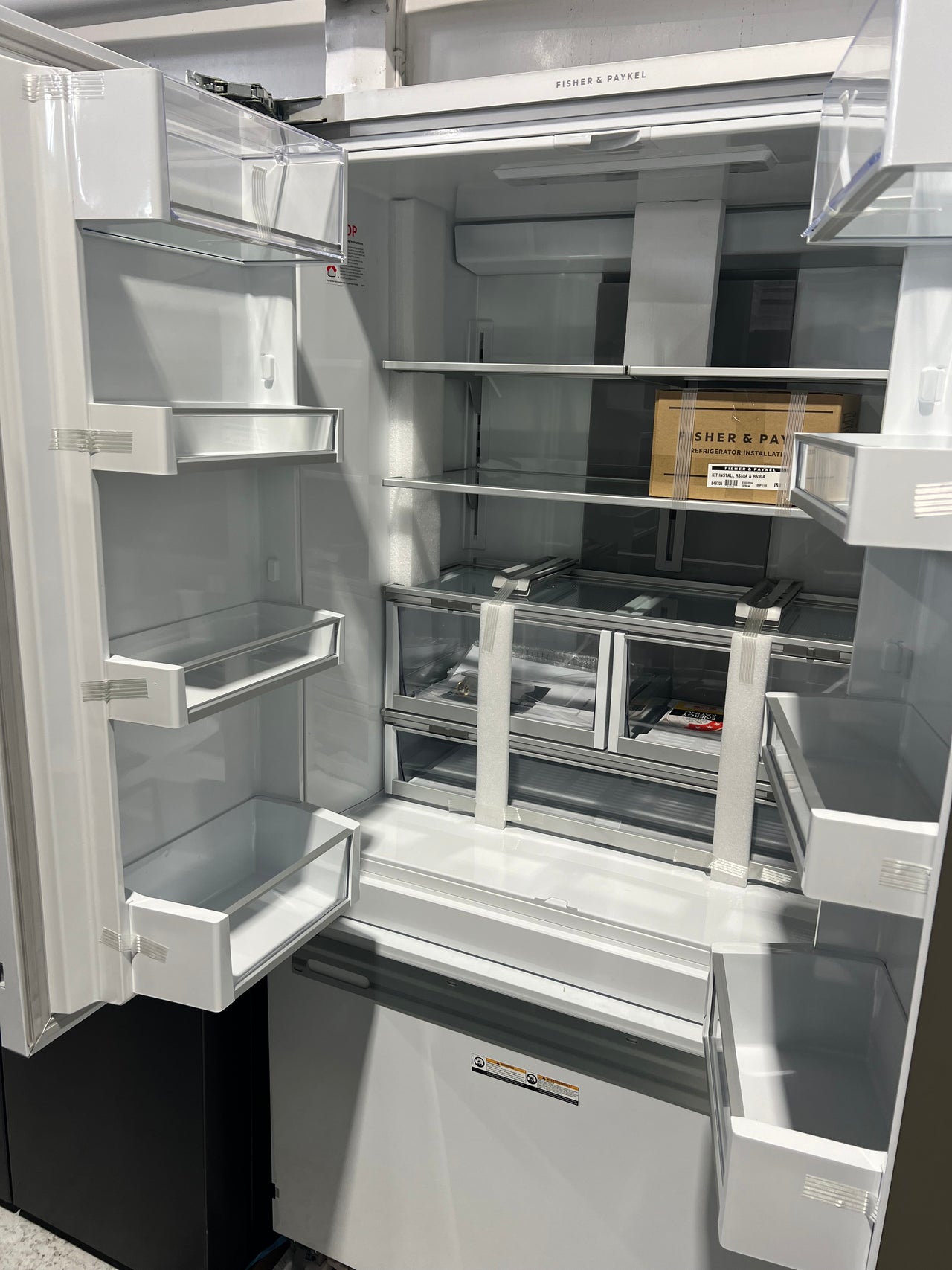 Factory second Fisher & Paykel RS90AU1 476L Integrated French Door Fridge - Second Hand Appliances Geebung