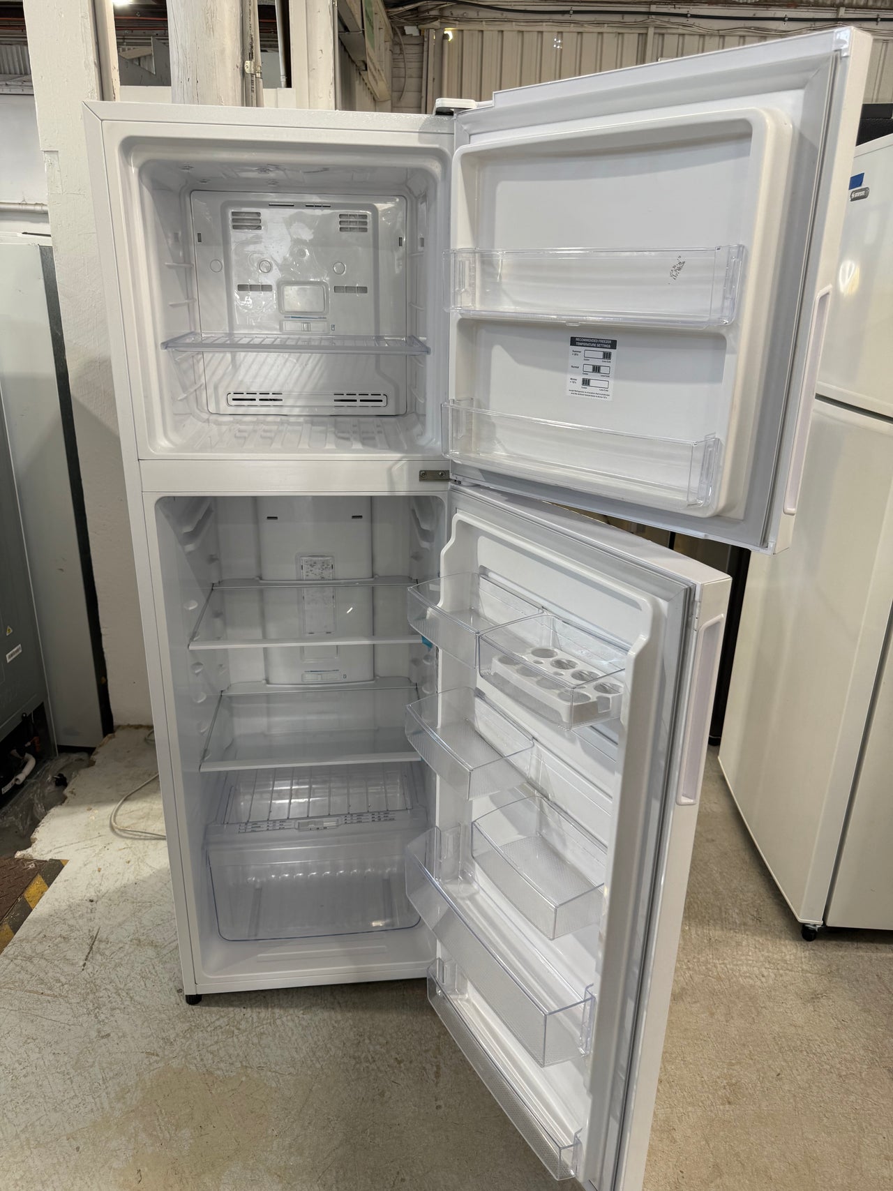 Second hand Kelvinator KTB2802WB 256-liter top-mount refrigerator