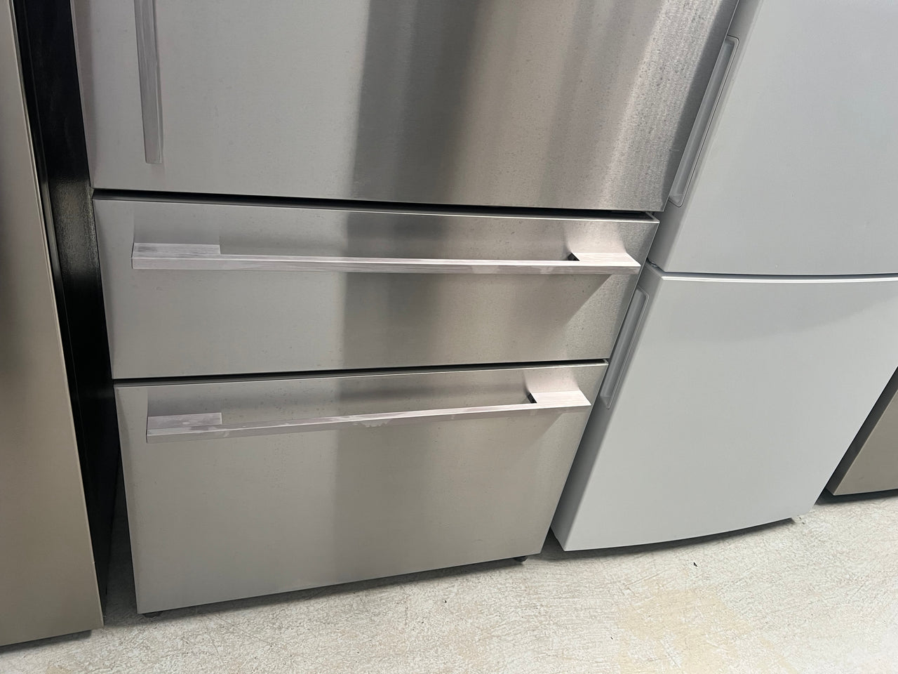 Factory Second FISHER & PAYKEL 527L BOTTOM MOUNT MULTI DRAWER FRIDGE RF523MRDX1 - Second Hand Appliances Geebung