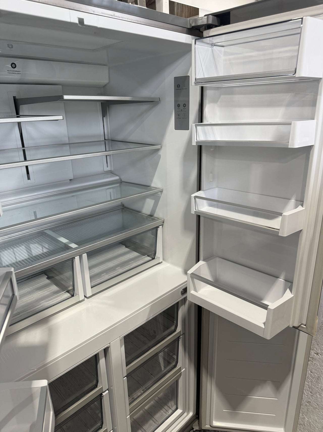 Factory second Fisher & Paykel 605L Quad Door Fridge – RF605QDVX2
