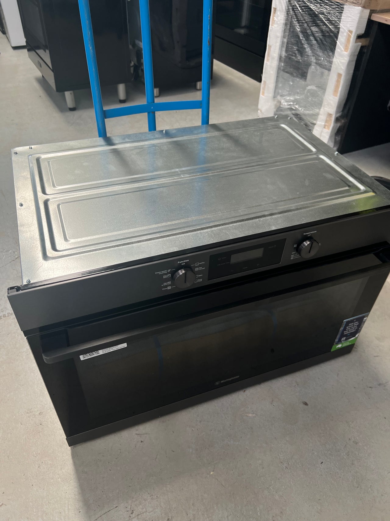 Transportation damaged Westinghouse 90cm Electric Oven WVE9516DD - Second Hand Appliances Geebung