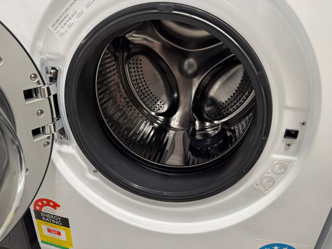 Factory second Fisher & Paykel 10kg Front Load Washer Model: WH1060P4