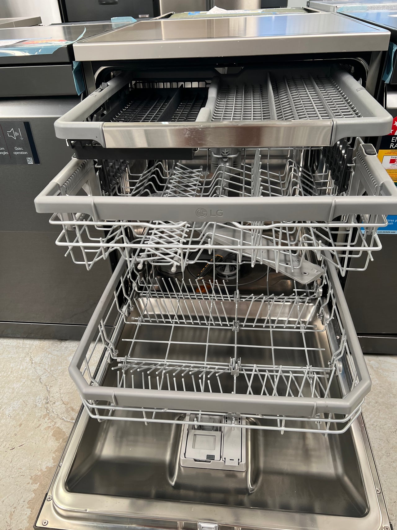 Factory second LG 15 Place QuadWash Dishwasher XD4B15PS - Second Hand Appliances Geebung