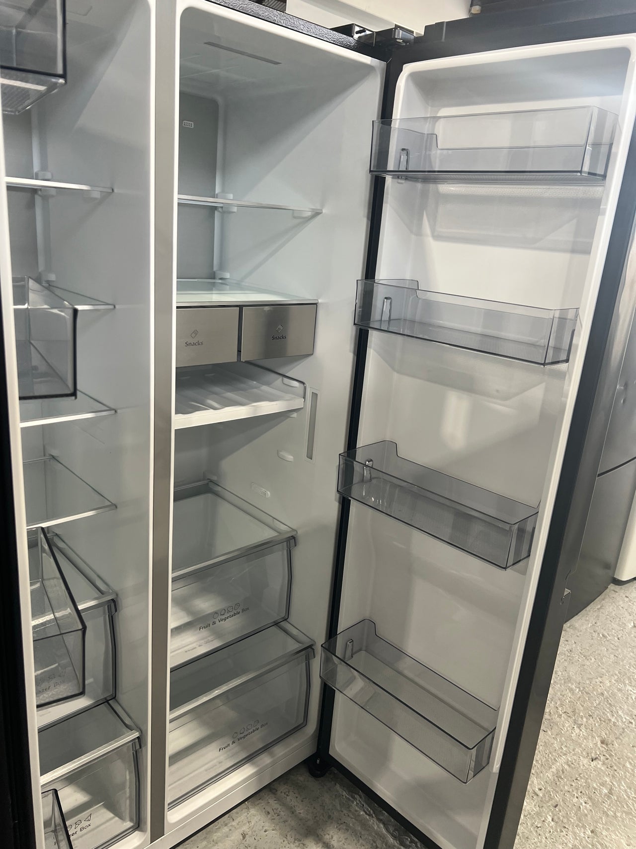 Factory second Hisense 652L Side by Side Refrigerator Black Brushed Steel HRSBS652B - Second Hand Appliances Geebung