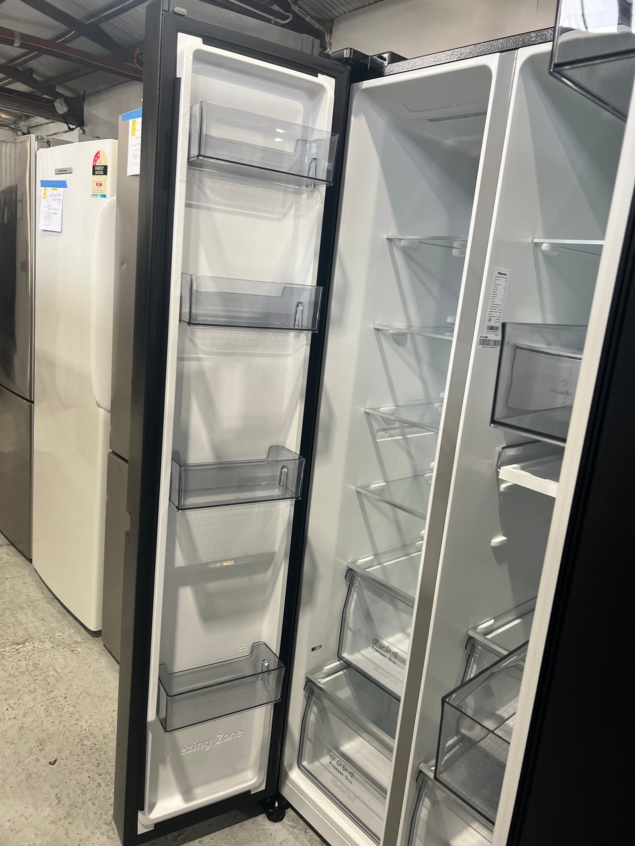 Factory second Hisense 652L Side by Side Refrigerator Black Brushed Steel HRSBS652B - Second Hand Appliances Geebung