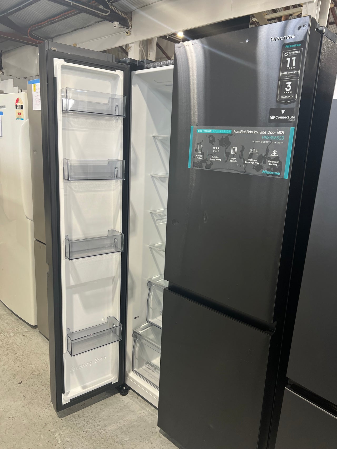 Factory second Hisense 652L Side by Side Refrigerator Black Brushed Steel HRSBS652B - Second Hand Appliances Geebung