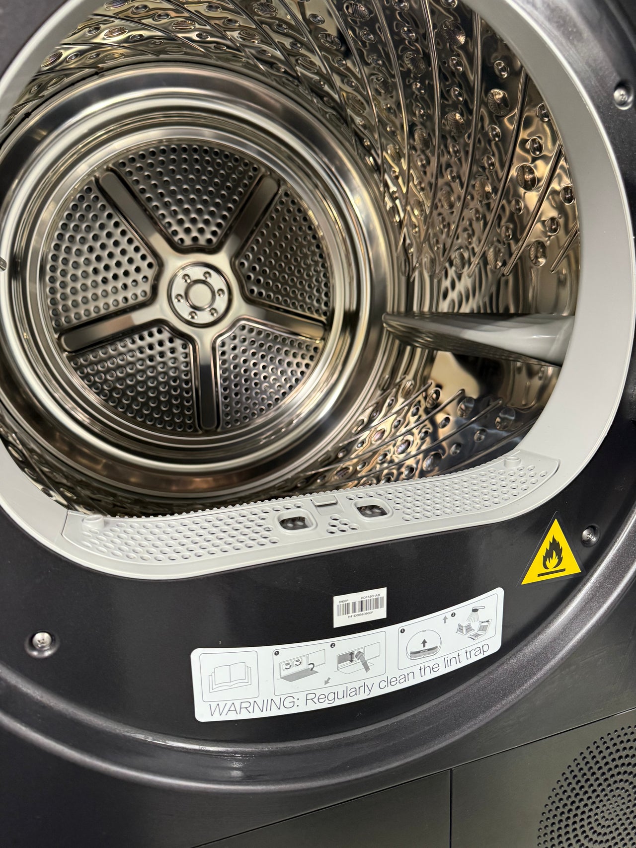 Factory second Hisense 9kg Heat Pump Dryer – Black (Model: HDFS90HAB) - Second Hand Appliances Geebung