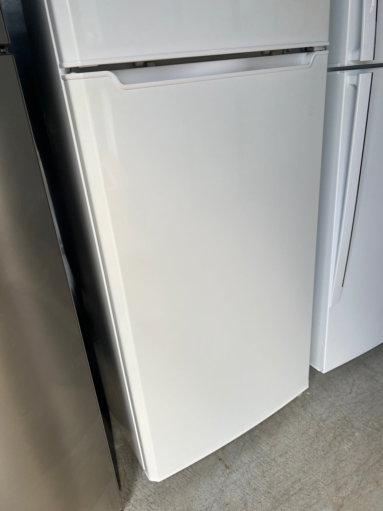 Second hand 394L Samsung Fridge SR394NW - Second Hand Appliances Geebung