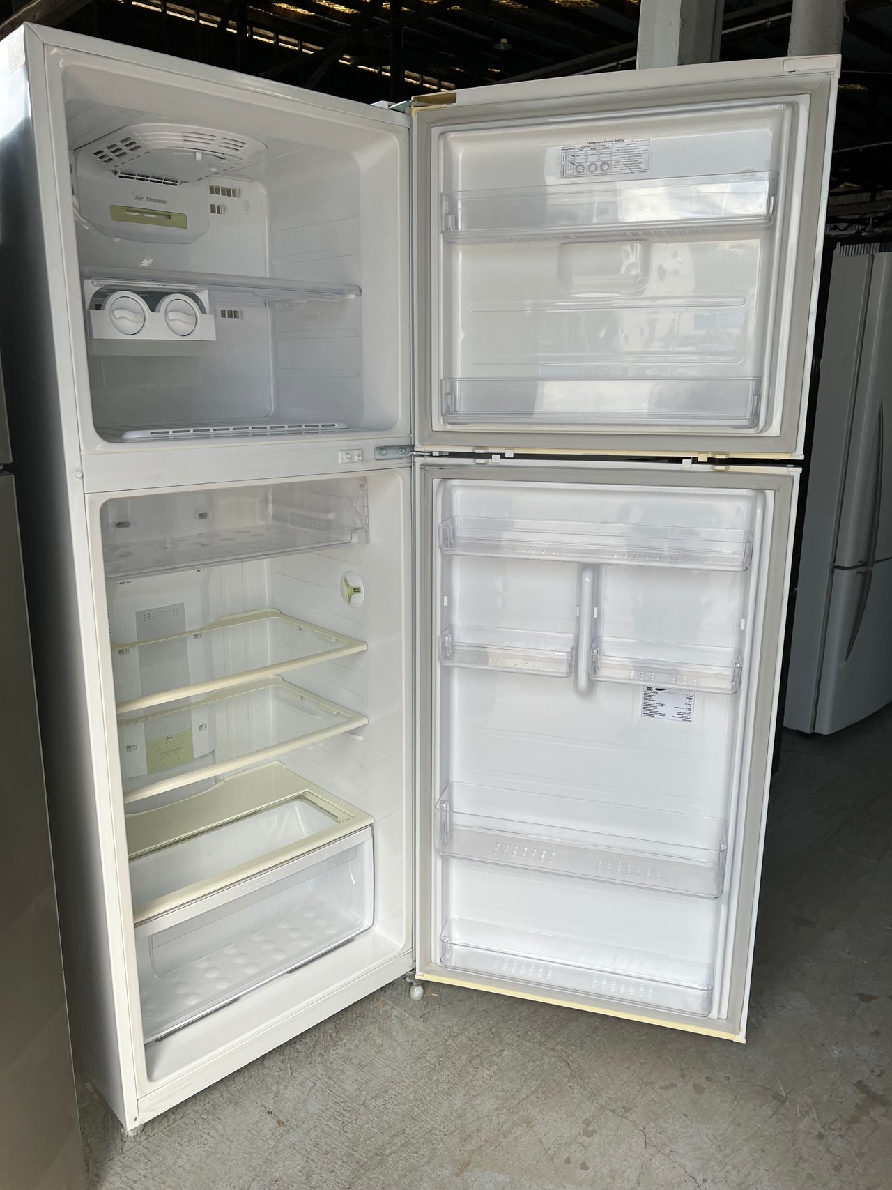 Second hand 394L Samsung Fridge SR394NW - Second Hand Appliances Geebung