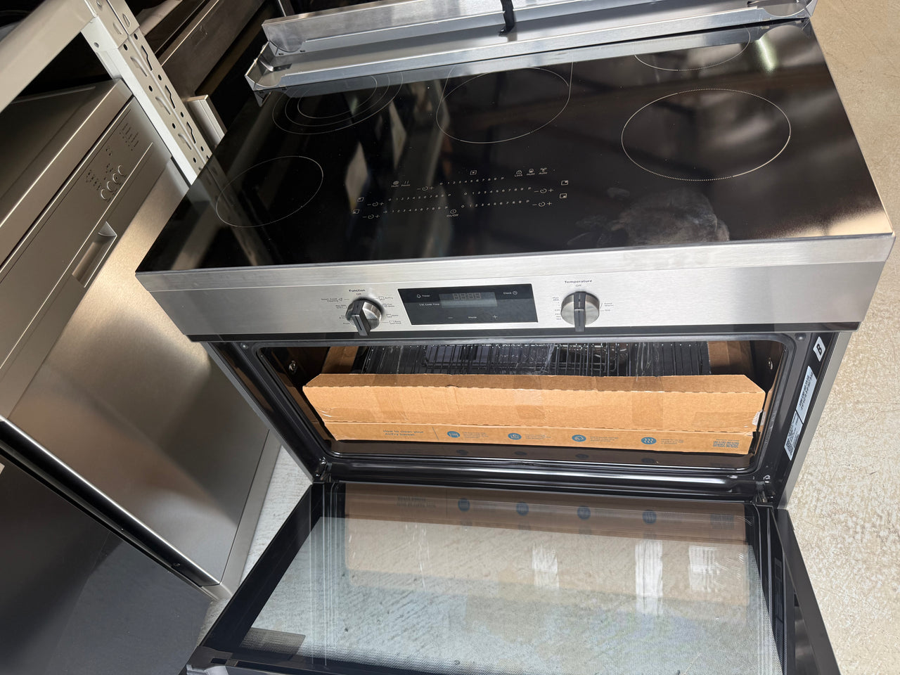 Factory second Westinghouse WFE9546SD 90cm Electric Freestanding Cooker – Stainless Steel (NAT)