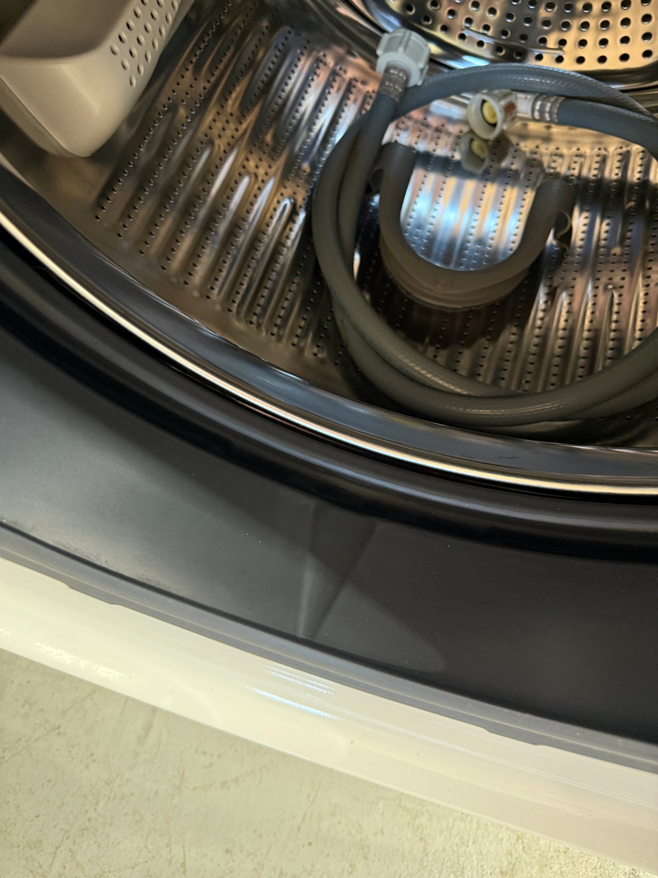 Factory second Haier HWF95AN1 9.5 kg Front Load Washing Machine - Second Hand Appliances Geebung