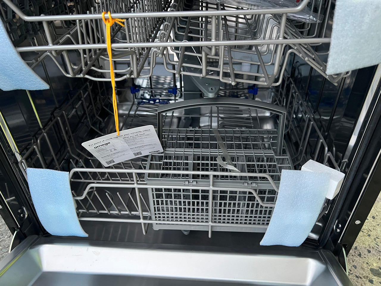 Omega 60cm best sale freestanding silver dishwasher