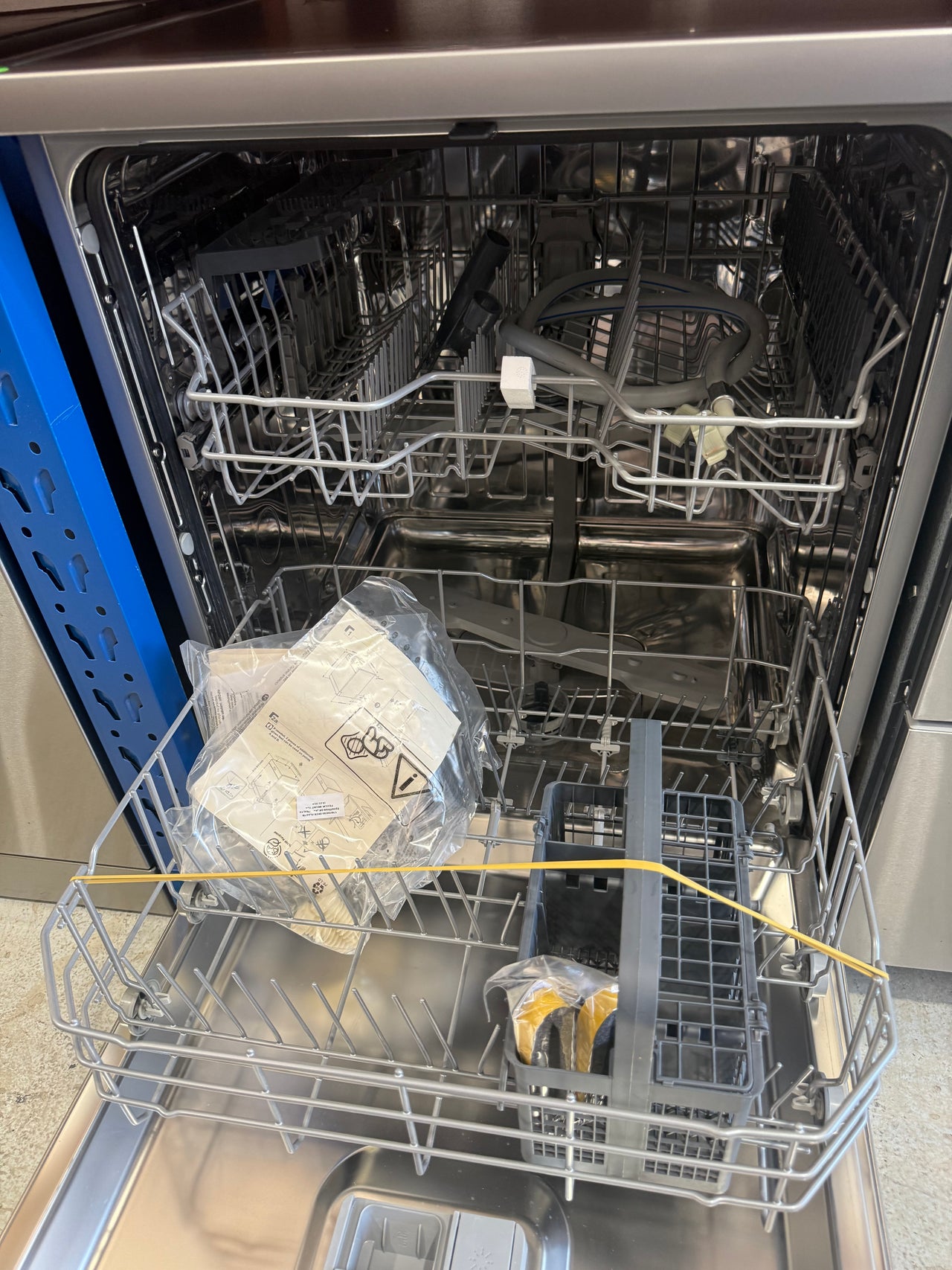 Transportation damaged Beko BDFB1410X 14-Place Freestanding Dishwasher (Stainless Steel) - Second Hand Appliances Geebung