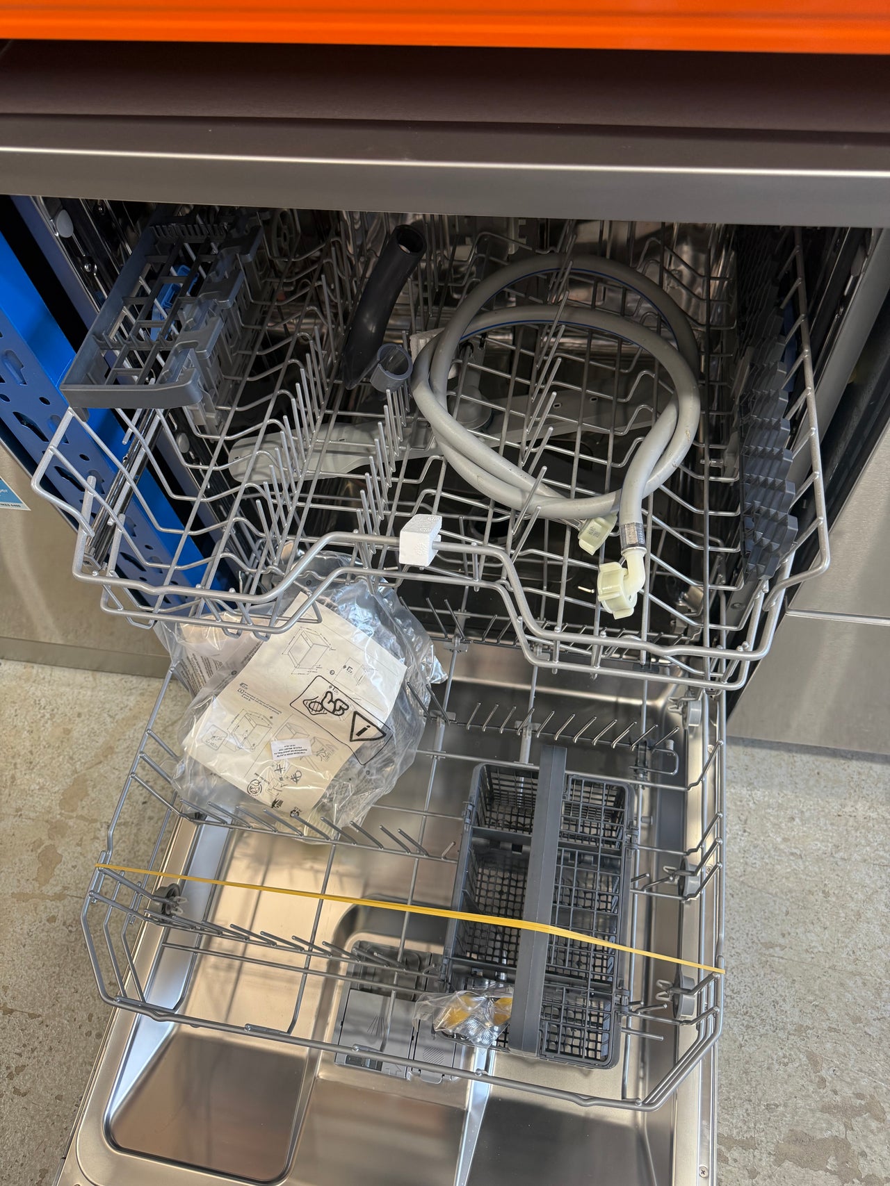 Transportation damaged Beko BDFB1410X 14-Place Freestanding Dishwasher (Stainless Steel) - Second Hand Appliances Geebung