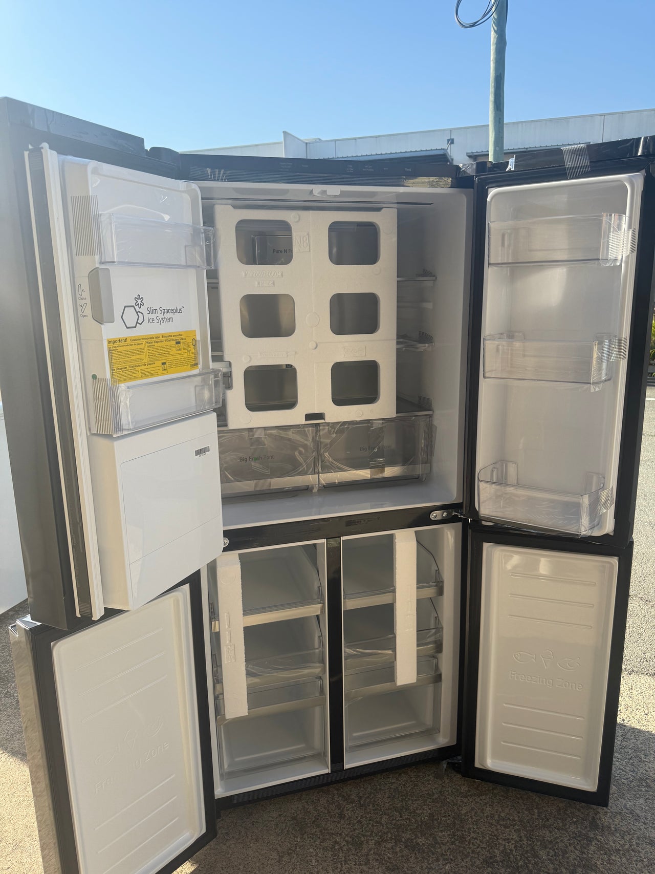 Transportation damaged LG GF-LN500MBL 506 L Slim French-Door Fridge (Matte Black) - Second Hand Appliances Geebung