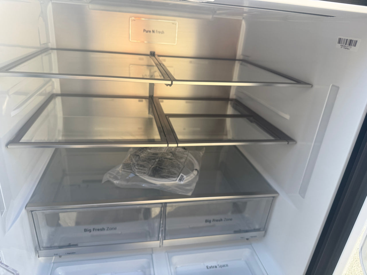 Factory second LG GF-V900MBLC 847-liter French Door refrigerator - Second Hand Appliances Geebung
