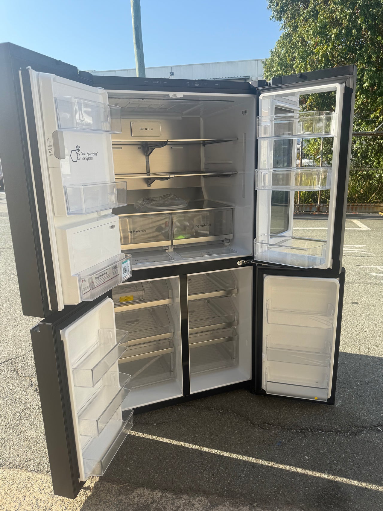 Factory second LG GF-V900MBLC 847-liter French Door refrigerator - Second Hand Appliances Geebung