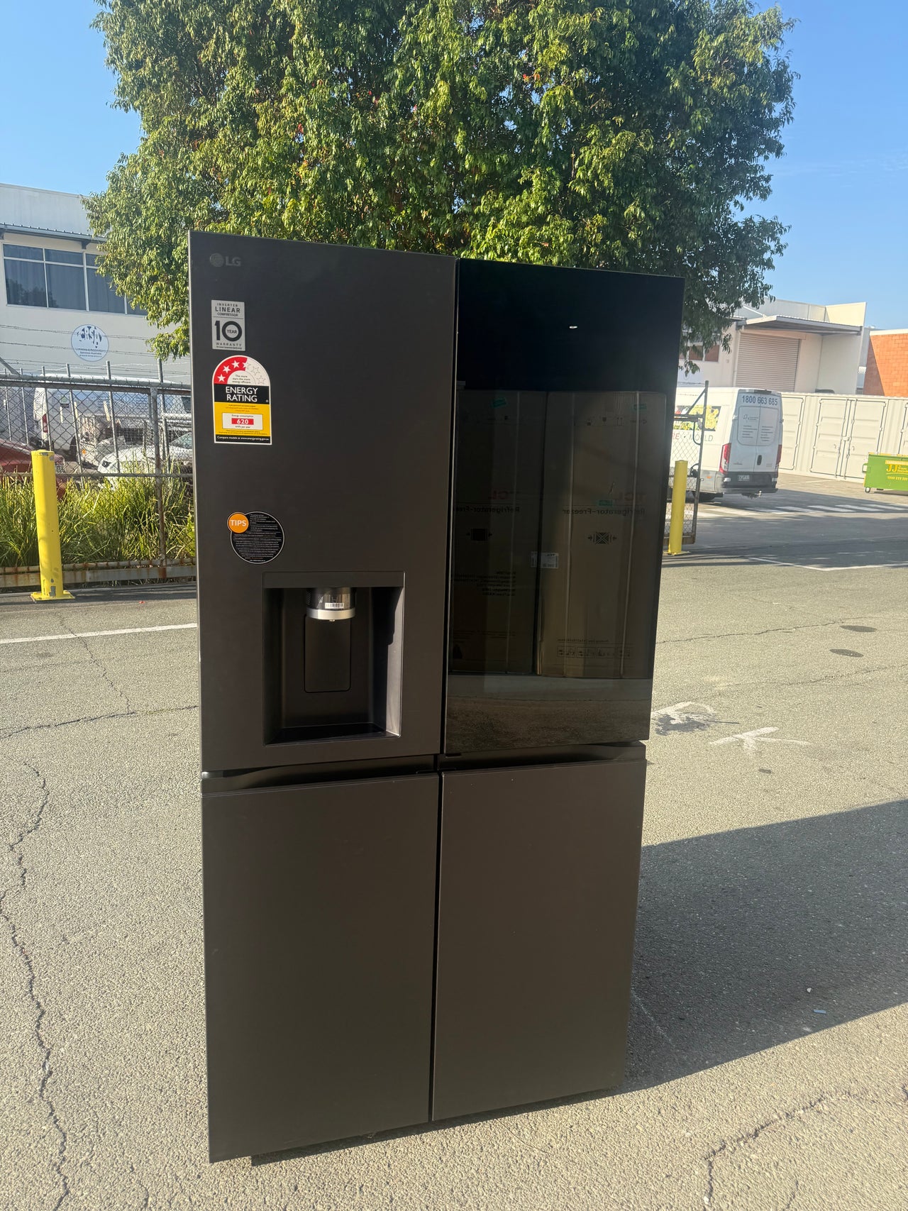 Factory second LG GF-V900MBLC 847-liter French Door refrigerator - Second Hand Appliances Geebung