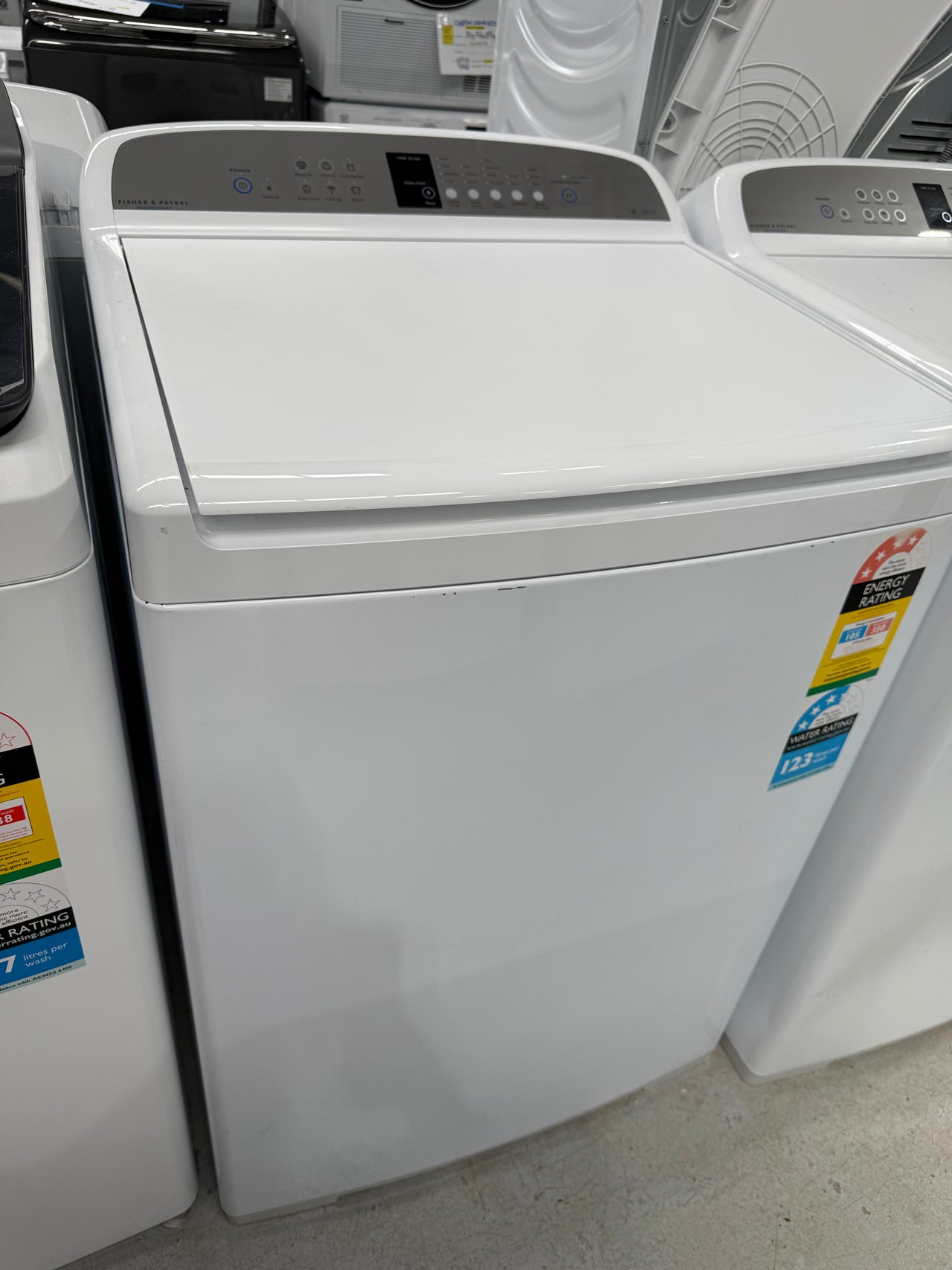 Second hand Fisher&Paykel WA1068G2 10kg top load washing machine