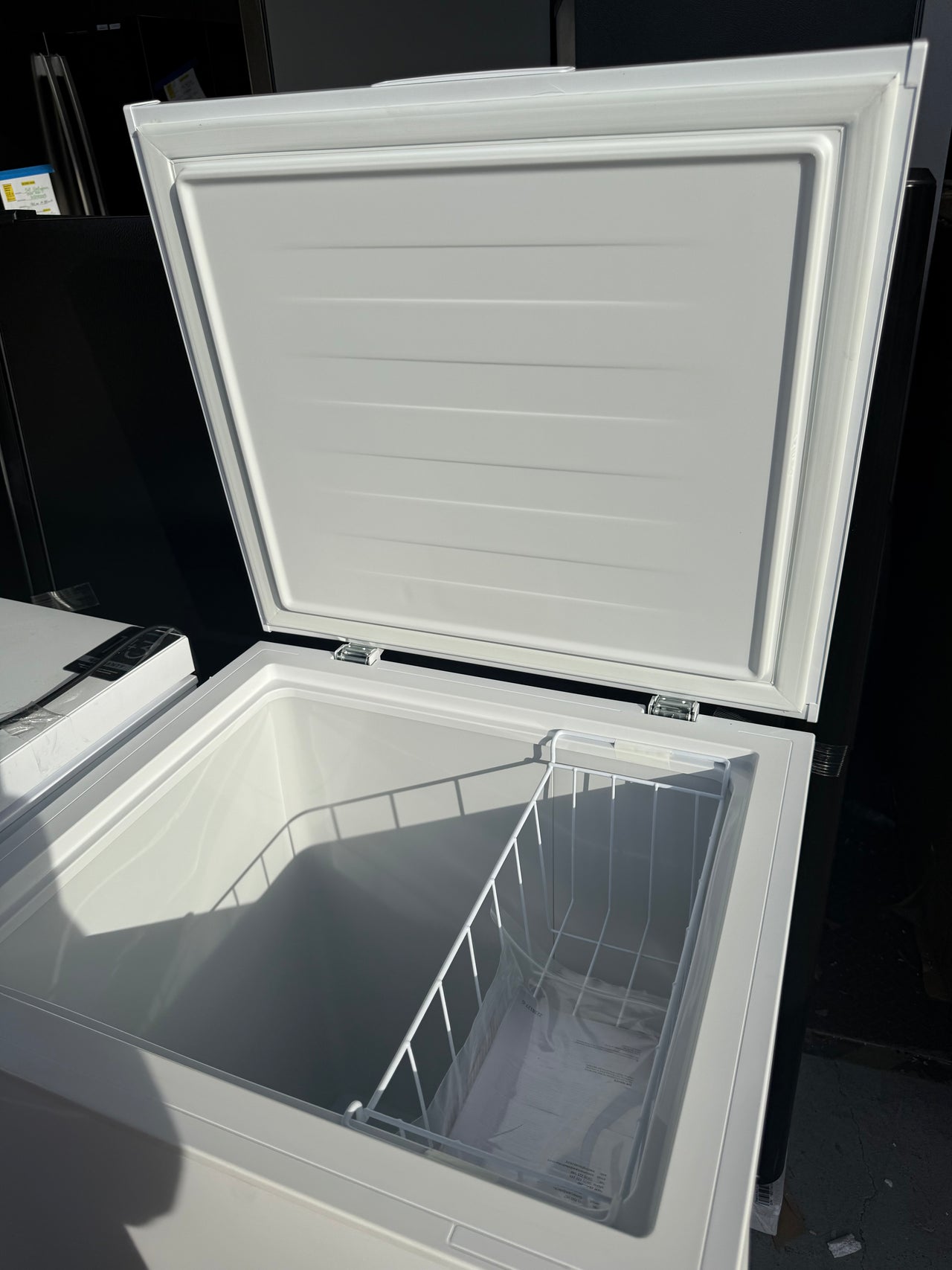 Transportation damaged Westinghouse WCM1400WE Chest Freezer – 145L Capacity