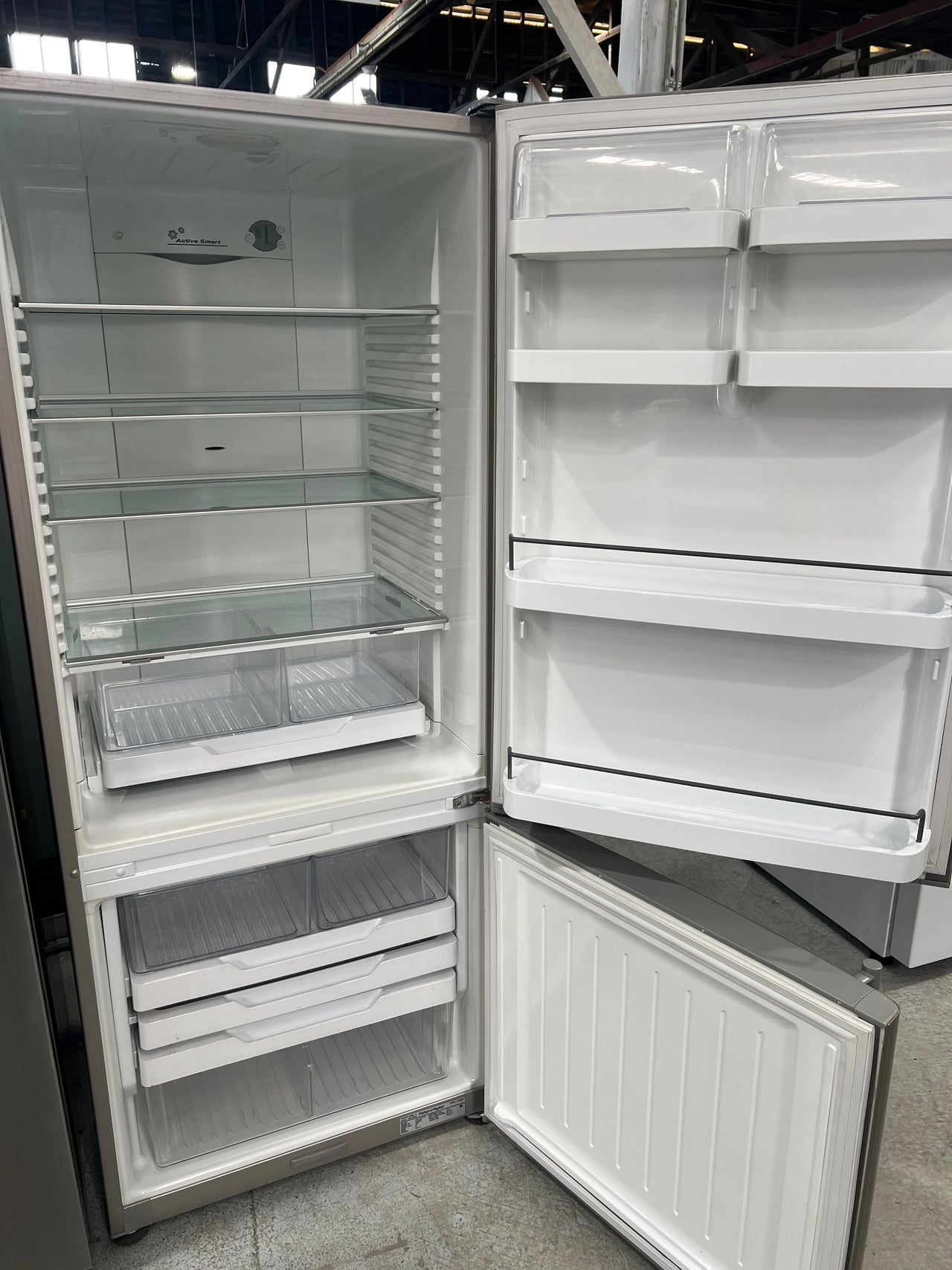 Fisher&Paykel 442l fridge inside