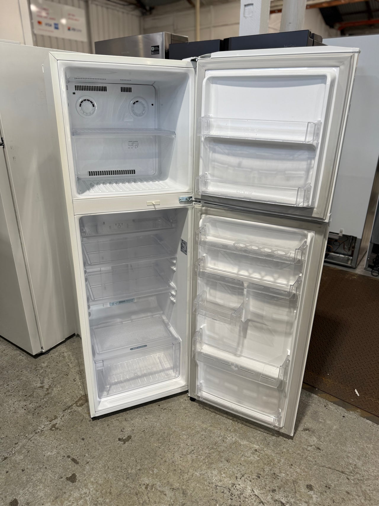 Second hand LG GN-253VW 253 L Top Mount Refrigerator