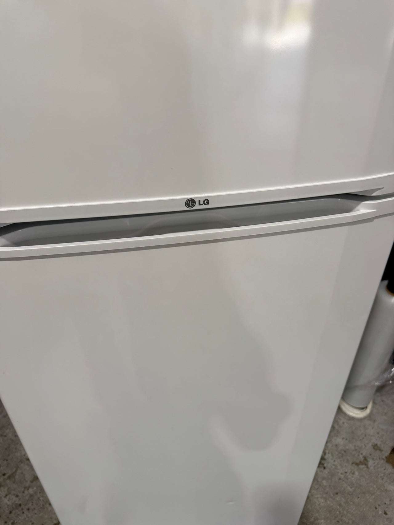 Second hand LG GN-253VW 253 L Top Mount Refrigerator