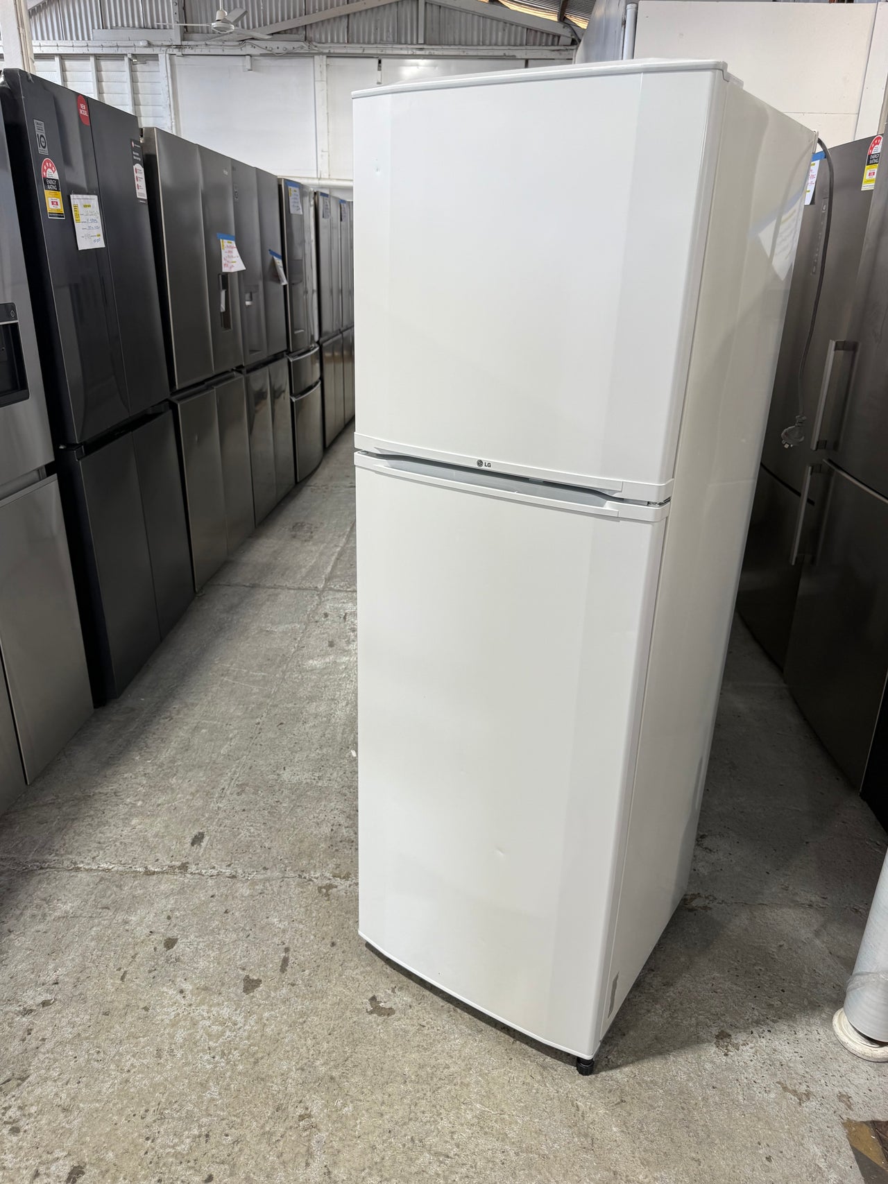 Second hand LG GN-253VW 253 L Top Mount Refrigerator