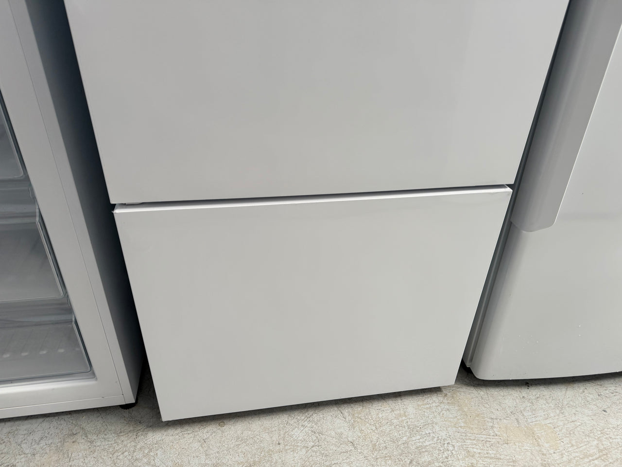 Factory second Fisher&Paykel 494L ActiveSmart Bottom Mount Fridge Model: RF522BLPW6