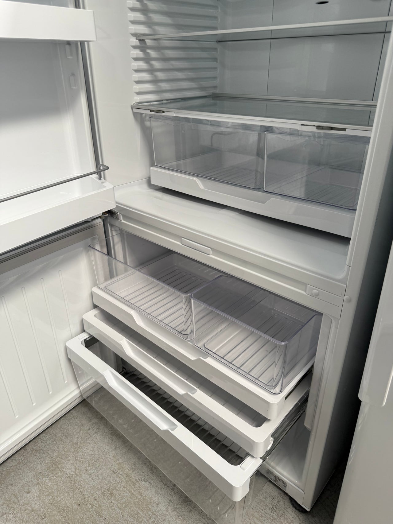 Factory second Fisher&Paykel 494L ActiveSmart Bottom Mount Fridge Model: RF522BLPW6 - Second Hand Appliances Geebung