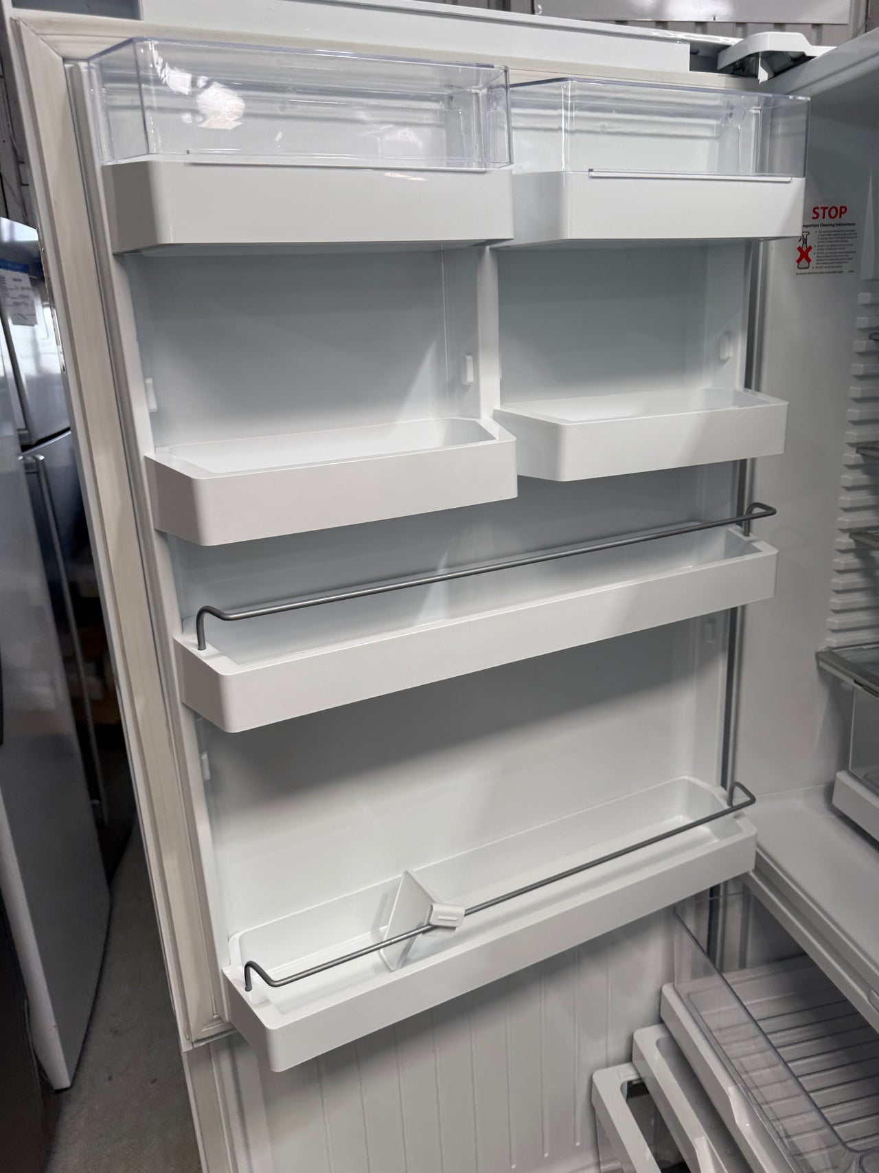 Factory second Fisher&Paykel 494L ActiveSmart Bottom Mount Fridge Model: RF522BLPW6