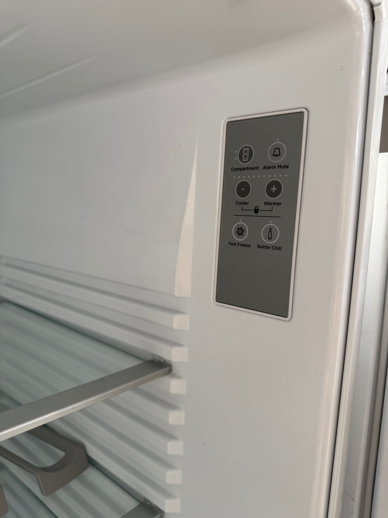 Factory second Fisher&Paykel 494L ActiveSmart Bottom Mount Fridge Model: RF522BLPW6 - Second Hand Appliances Geebung