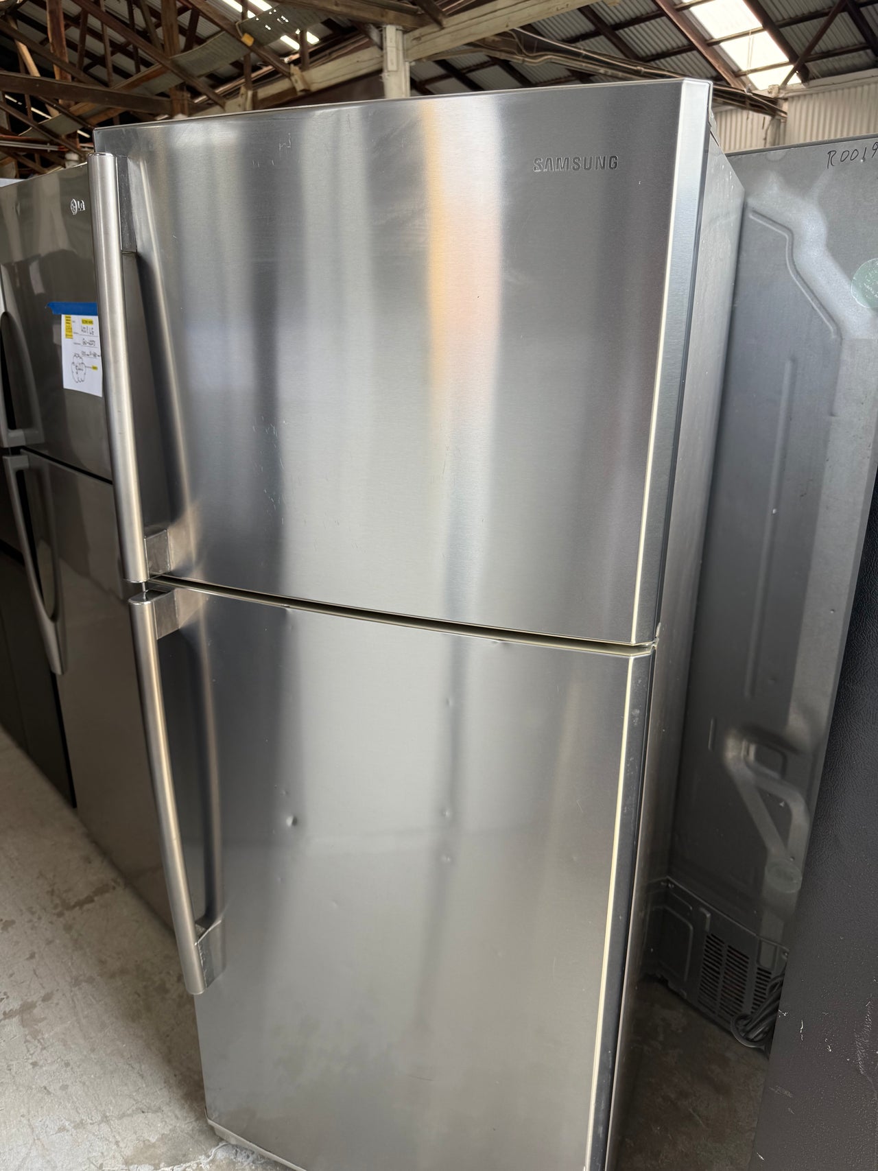 Second hand 431L Samsung Fridge Model: SR431MLS