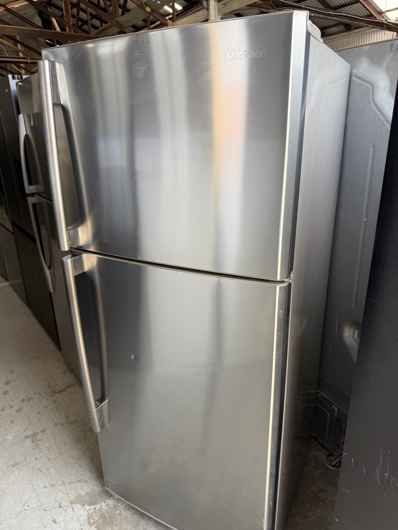 Second hand 431L Samsung Fridge Model: SR431MLS