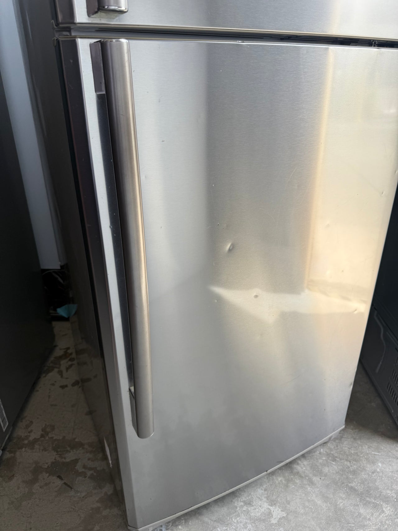 Second hand 431L Samsung Fridge Model: SR431MLS