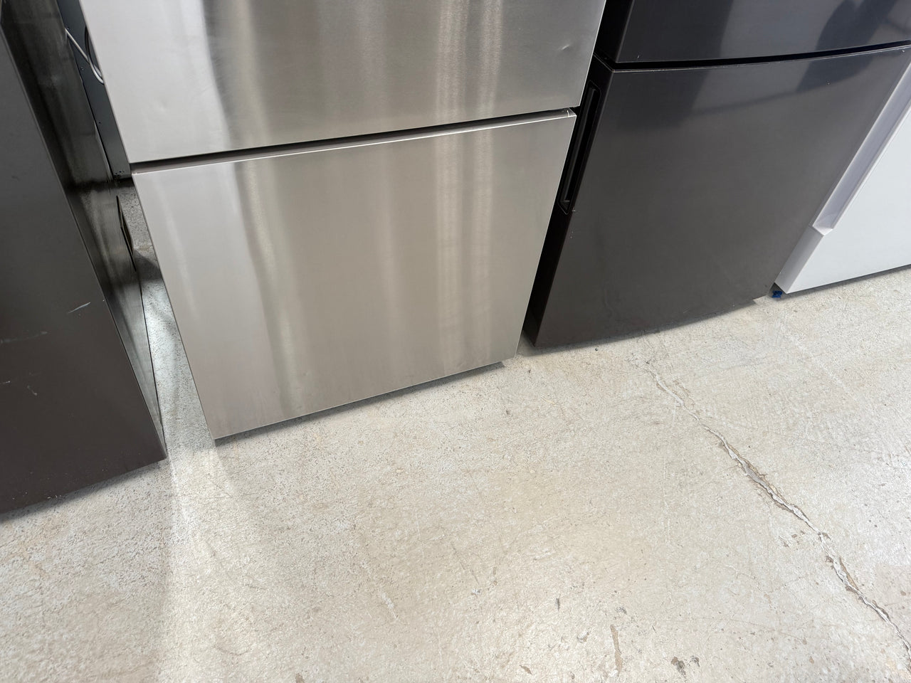 Factory second Fisher&Paykel 413L Bottom Mount Fridge Model: RF442BRPX6