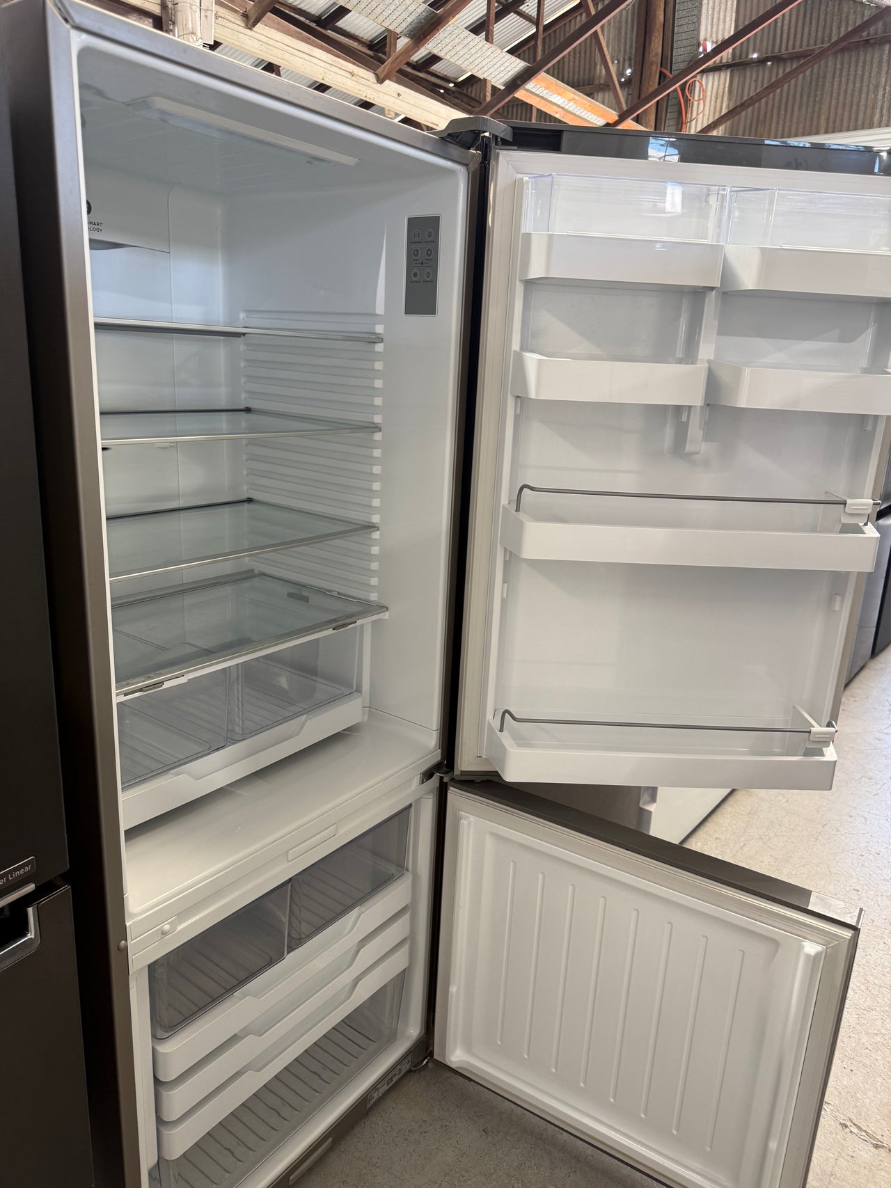Factory second Fisher&Paykel 413L Bottom Mount Fridge Model: RF442BRPX6