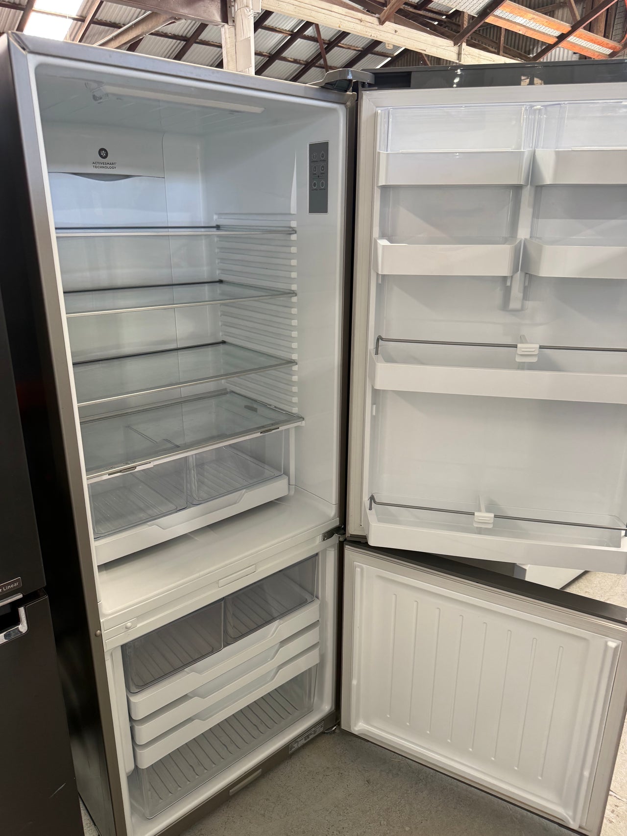 Factory second Fisher&Paykel 413L Bottom Mount Fridge Model: RF442BRPX6