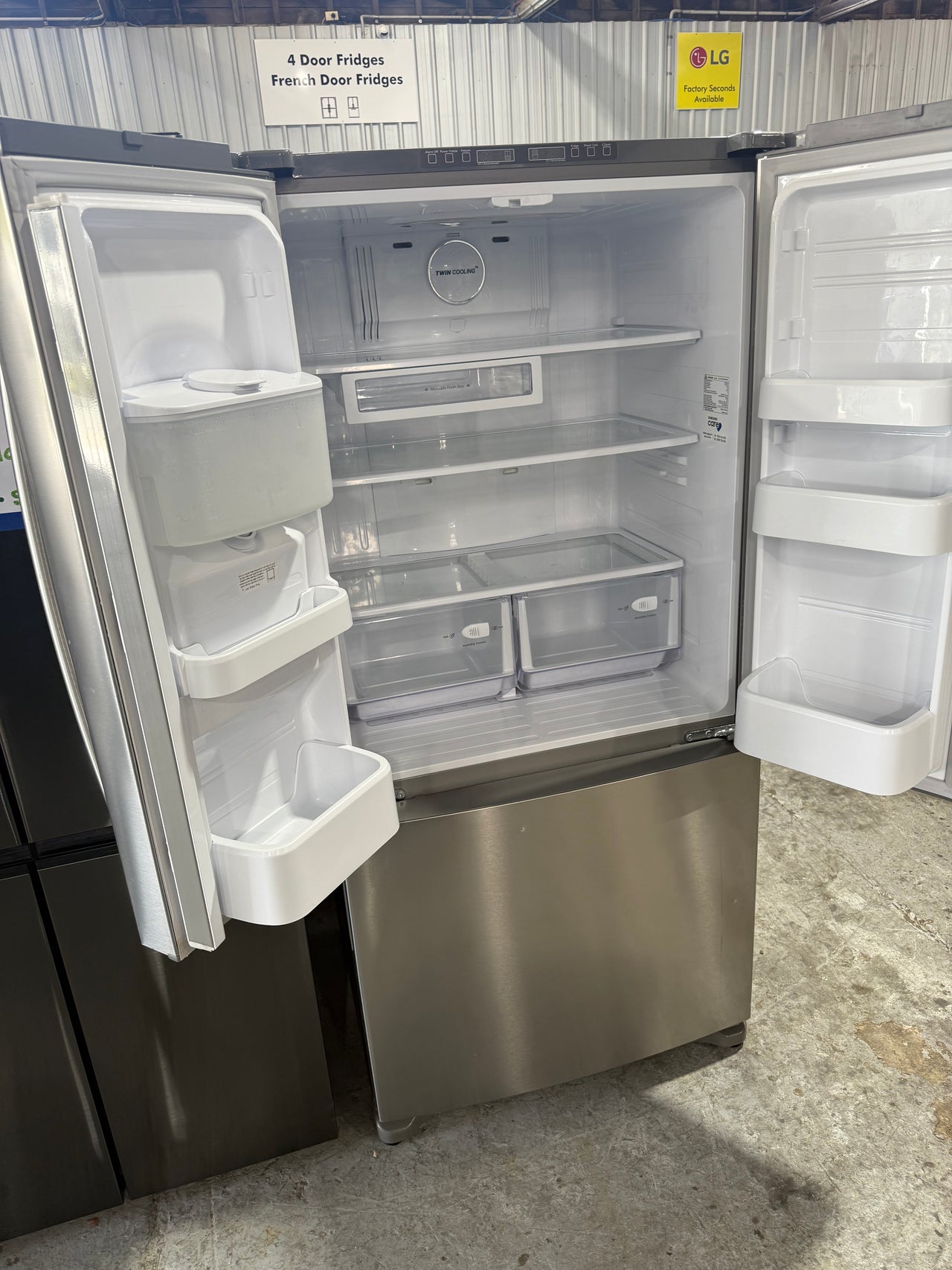 Second hand Samsung SRF533DLS – 533 L French Door Refrigerator