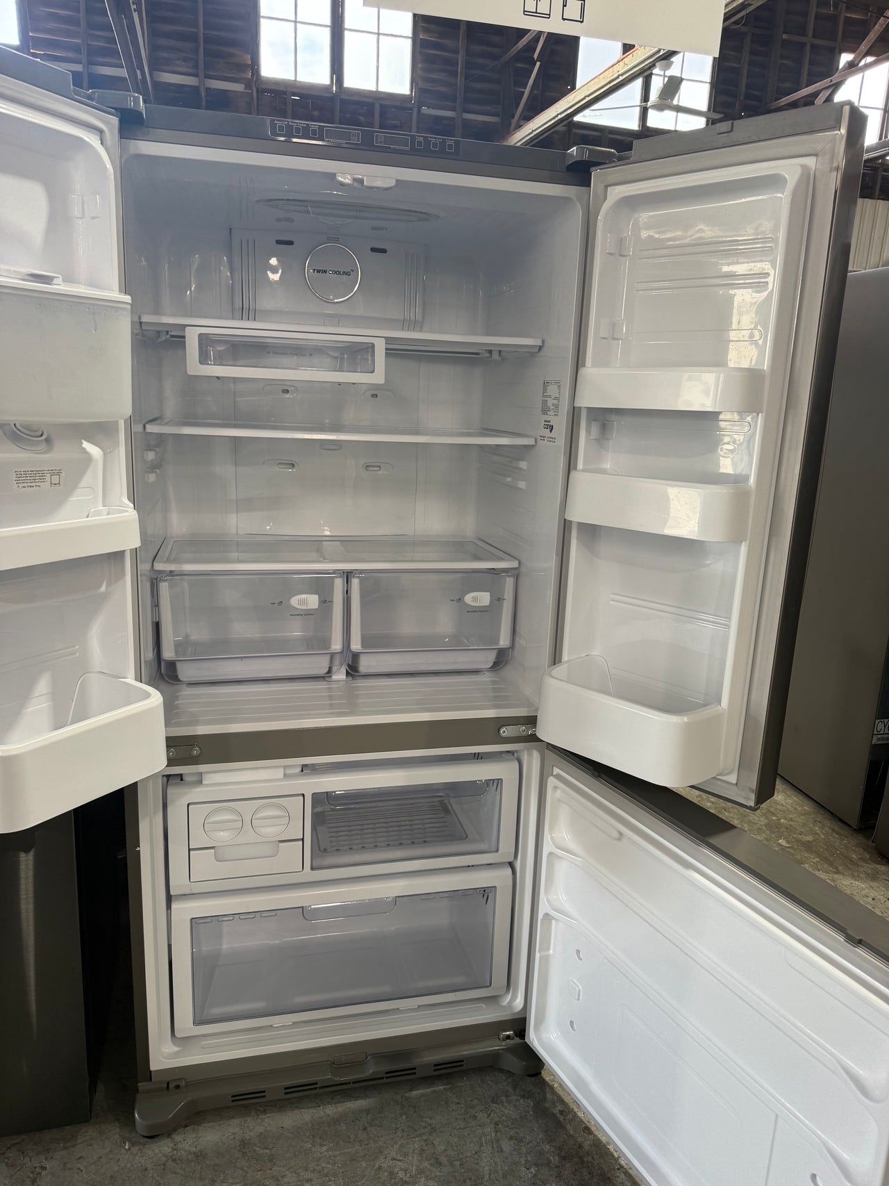 Second hand Samsung SRF533DLS – 533 L French Door Refrigerator