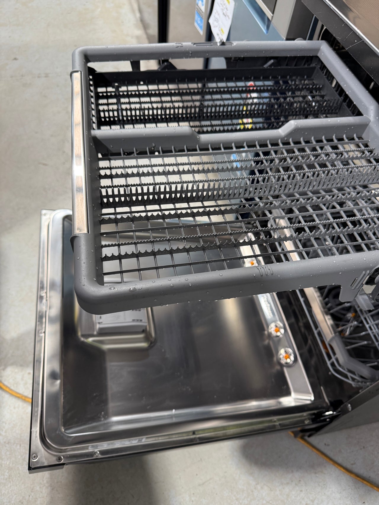 Factory second LG XD3A25MB freestanding dishwasher - Second Hand Appliances Geebung