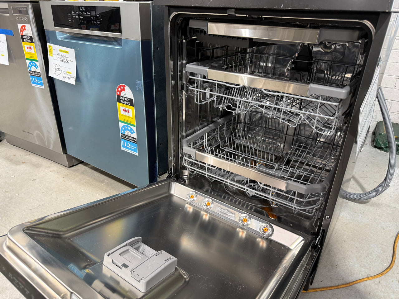 Factory second LG XD3A25MB freestanding dishwasher - Second Hand Appliances Geebung