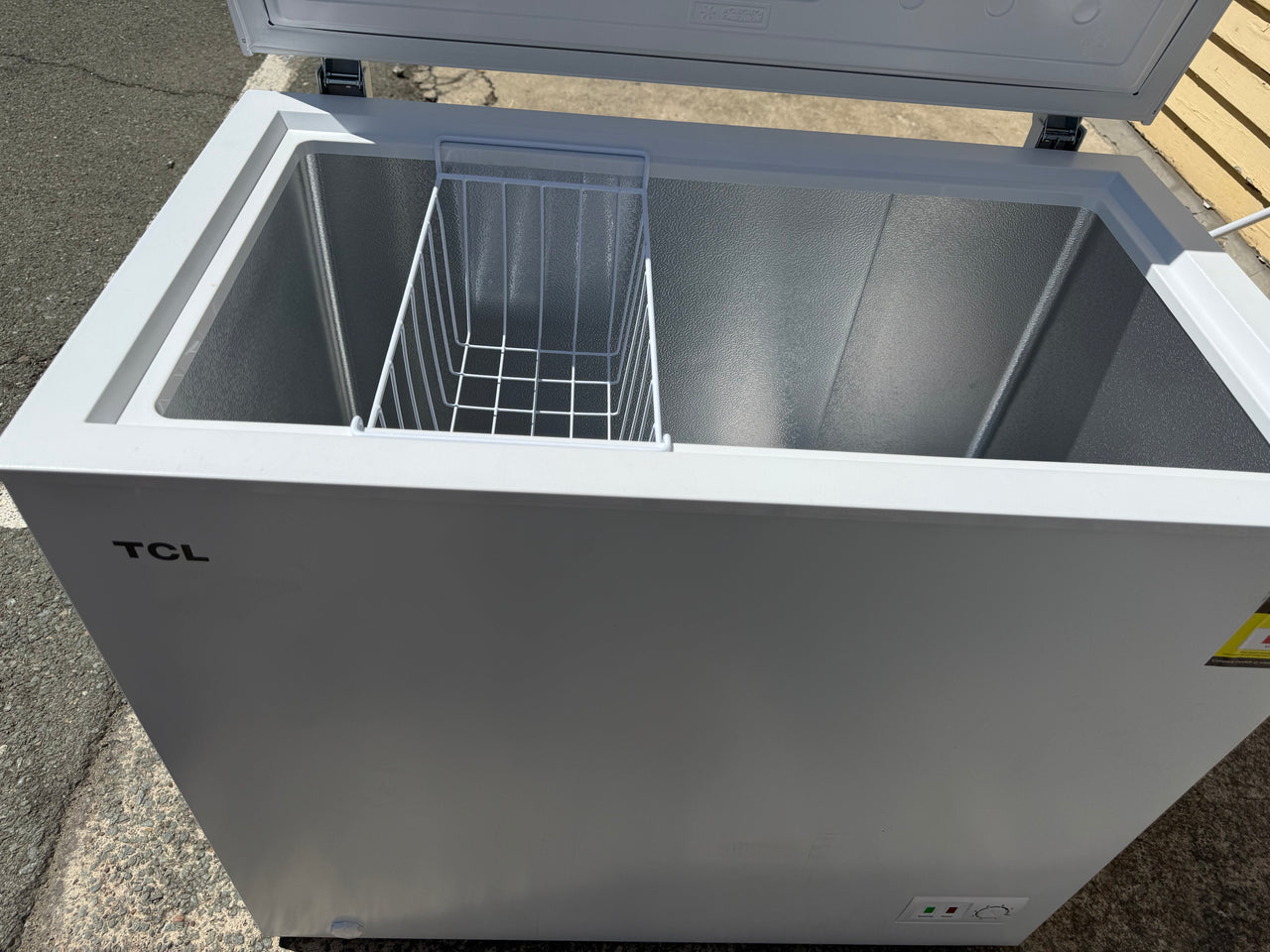 Factory second TCL F200CFW 200 L Chest Freezer