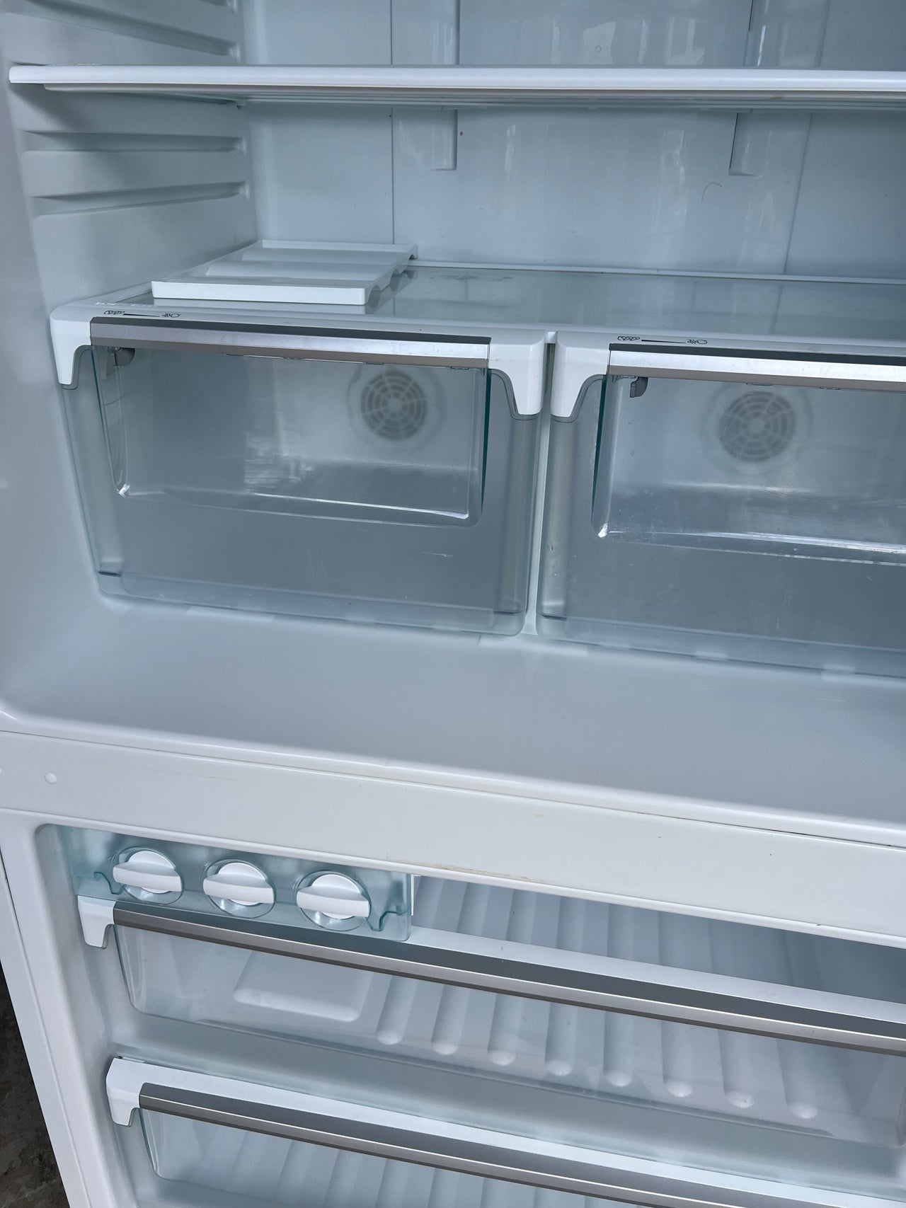 Second hand 510L Bottom Mount Fridge  Model: WBM5100WB - Second Hand Appliances Geebung