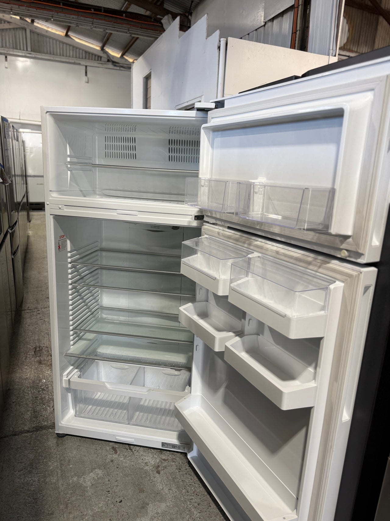 Second hand Fisher&Paykel RF521TRPW6 517-liter top-mount refrigerator - Second Hand Appliances Geebung