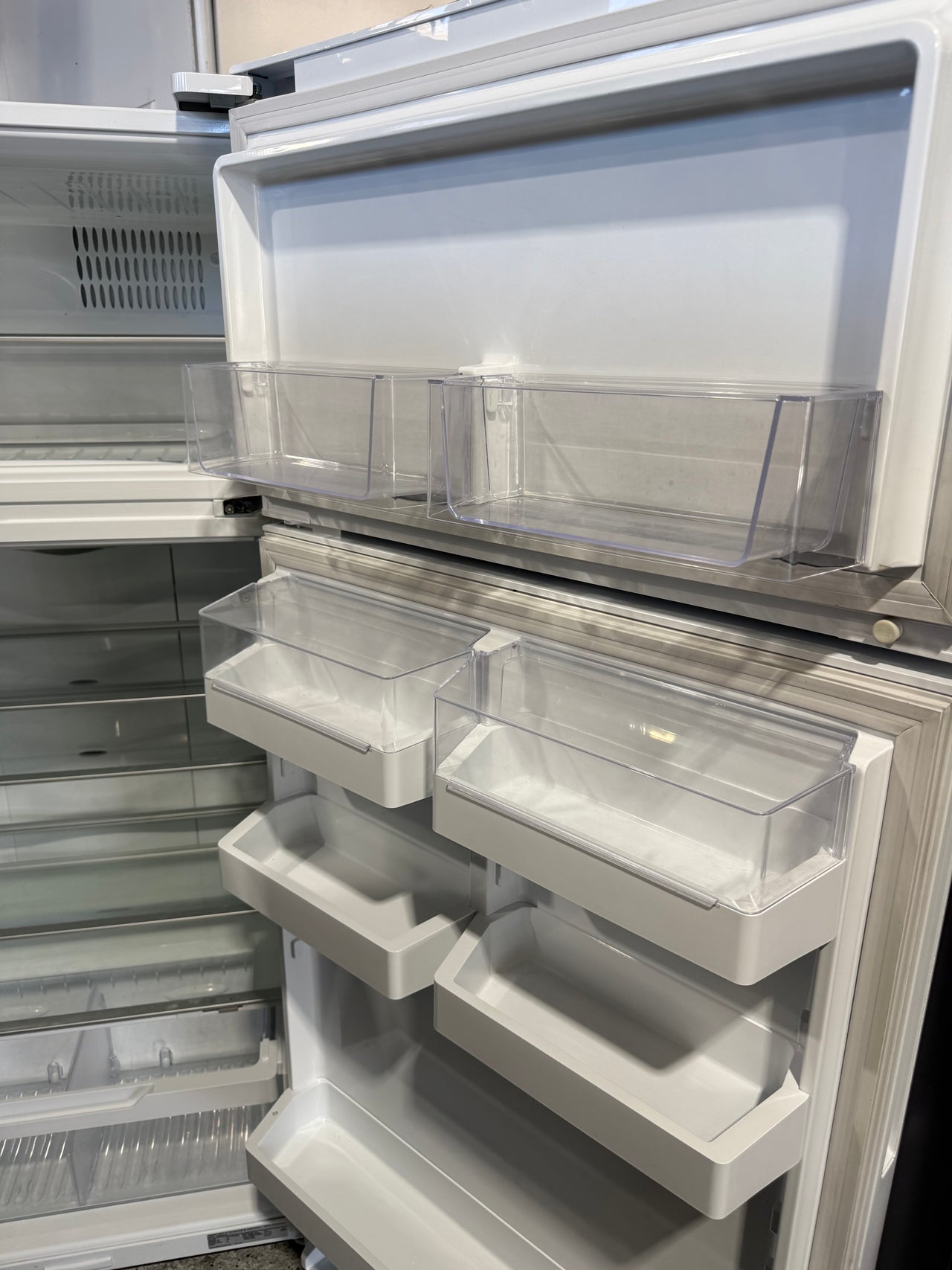 Second hand Fisher&Paykel RF521TRPW6 517-liter top-mount refrigerator - Second Hand Appliances Geebung