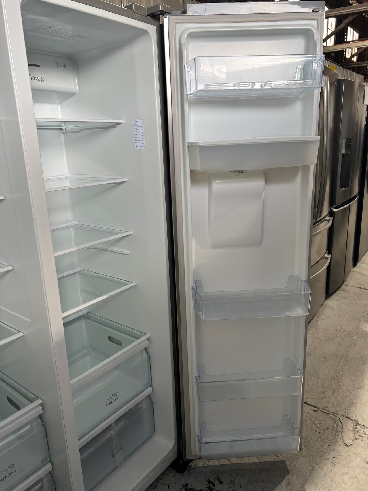 Factory second Hisense 624L Side by Side Fridge / Freezer HR6SBSFF624SW - Second Hand Appliances Geebung