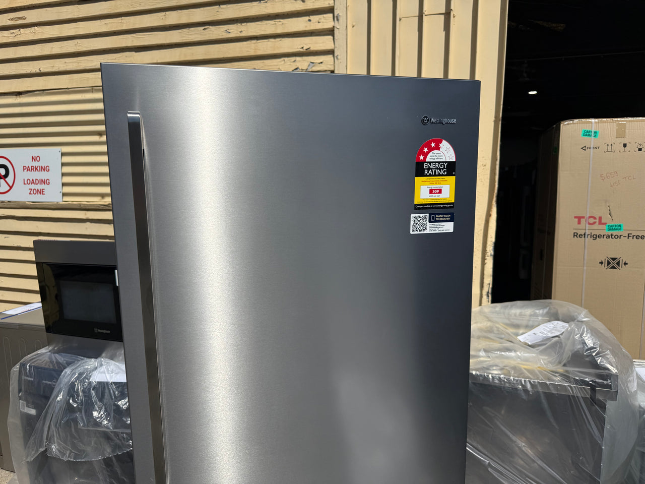 Factory second Westinghouse WFB4204SC — Vertical Freezer