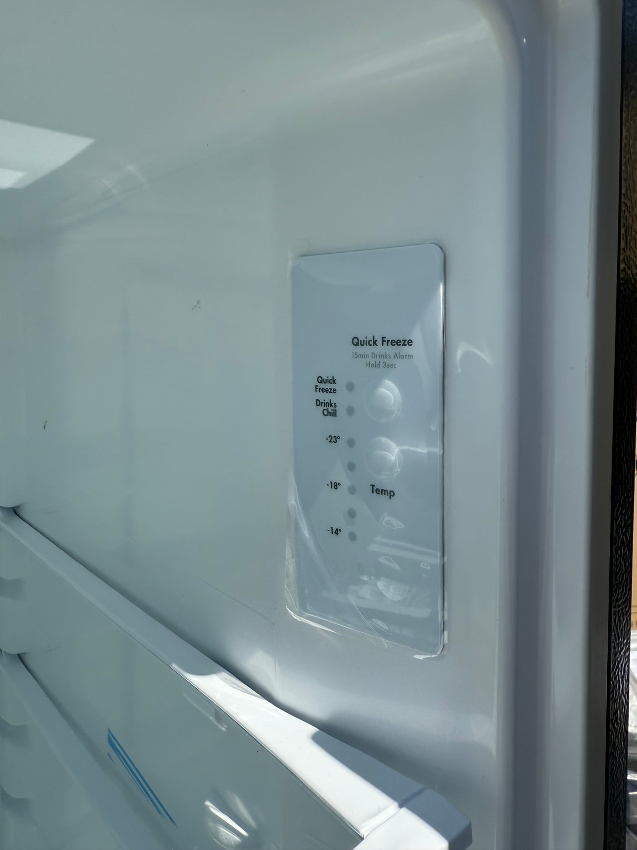 Factory second Westinghouse WFB4204SC — Vertical Freezer