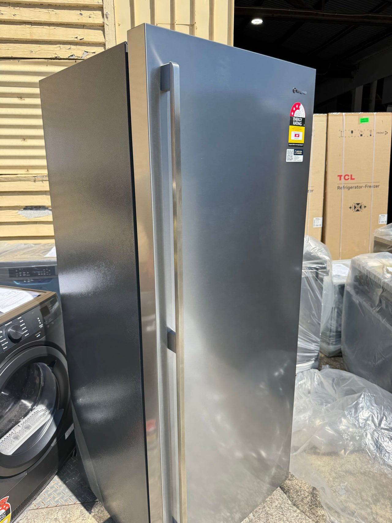 Factory second Westinghouse WFB4204SC — Vertical Freezer